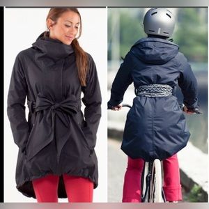 Lululemon Reversible Pedal raincoat size 6